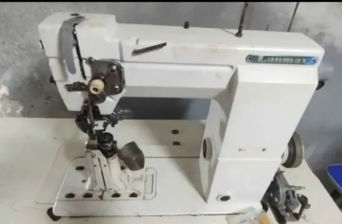 Para vender rápido, máquina de costura de coluna.