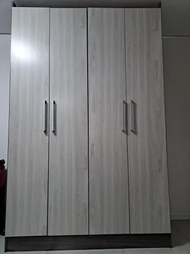 Quarda roupas de 6 portas e de 4 portas