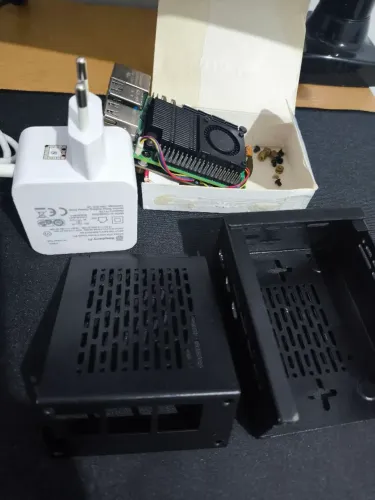 Raspberry Pi 5 8GB + Fonte Original + Cooler Argon PWM + Case + NVMe X1002 + SD 128GB