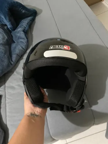 Vendo capacete semi novo 