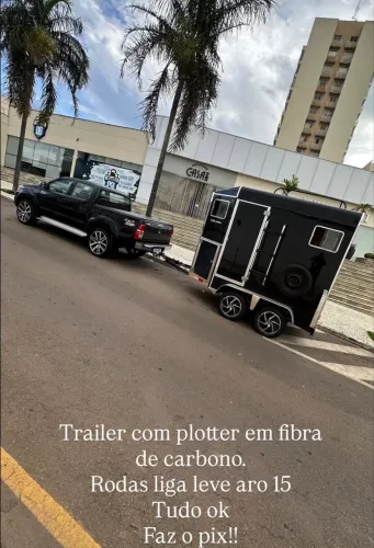 Trailer trucado com freio para 2 cavalos
