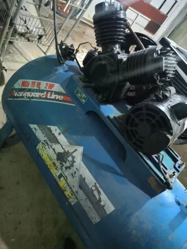 Vêndo compressor Schulz 200 litros motor de 3 cavalos monofásico de alta rotação 