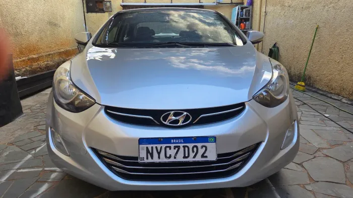 Hyundai Elantra GLS 1.8 16V Aut. 2013