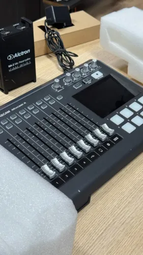 Tascam Mixcast 4 com dois Amplificadores Alcatron para SM7B