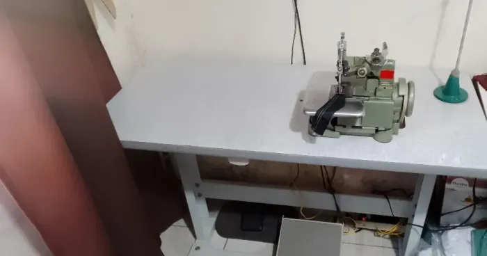 Máquina de costura Galoneira