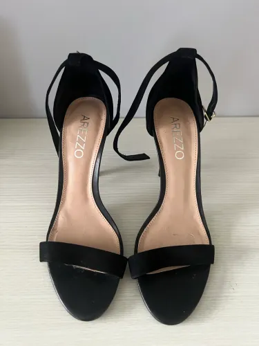Sandália arezzo Isabelli preta
