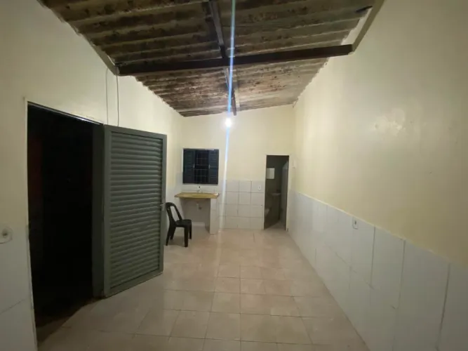 aluguel de um quarto com um banheiro