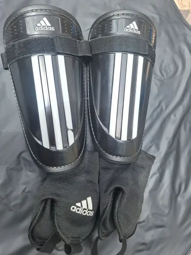 Caneleira Futebol Adidas