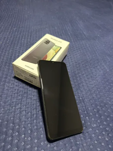 Samsung A12 64gb e 4gb ram