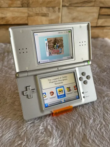 Nintendo DS Lite Prata + R4 + Carregador Bivolt ( faço envio )