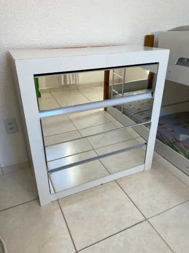 Cômoda com 4 gavetas