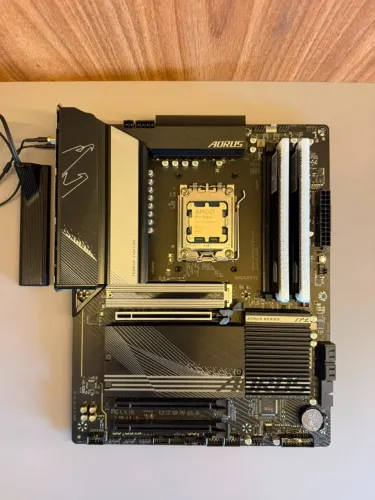 KIT AM5 ( 9800X3D, 32GB, B650 WIFI AORUS)