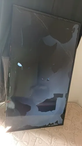 Vendo TV samsung com tela quebrada para retirada de peças