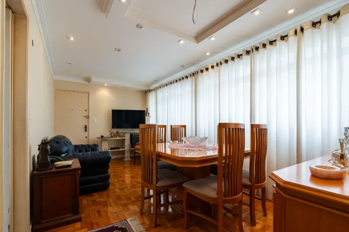 Apartamento à venda, no Condomínio Edifício Flamboyant em São Paulo, Moema, com 2 quartos,