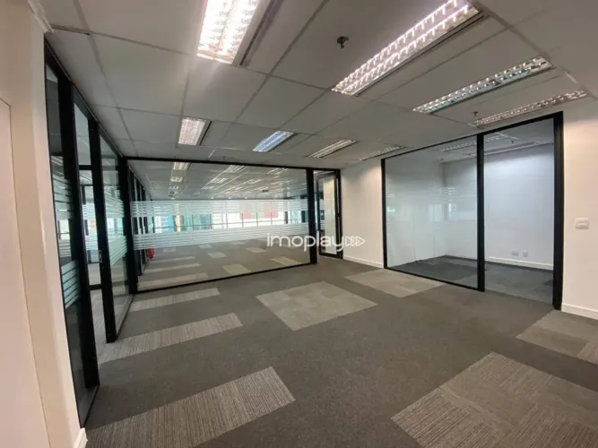 Sala com layout definido pronto para ocupação, staff, sala de reunião, na melhor localizaç