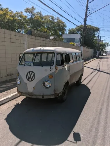 Volkswagen Kombi Standard/ Luxo/ Serie Prata (álcool) 1976