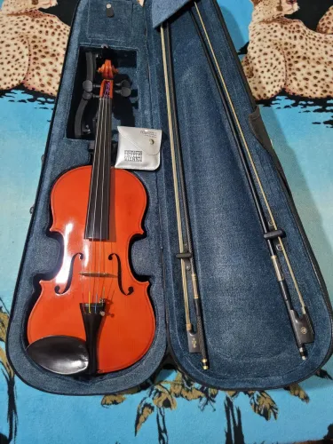 Violino japonês da década de 90 sem detalhes 