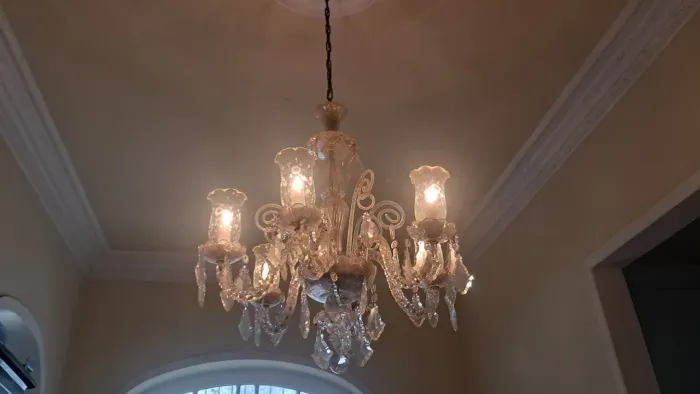 Lindo lustre em cristal antigo com 6 bocas 