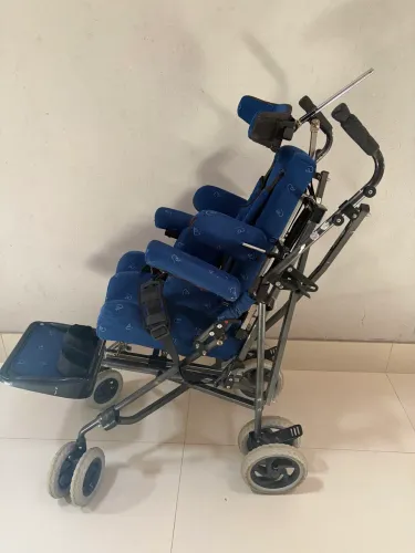 Cadeira de Rodas Postural Ottobock Eco Buggy + Mesa de Atividades