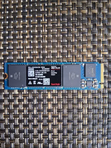 SSD Nvme NV3 500Gb M2 Sandisk Plus, estado de novo