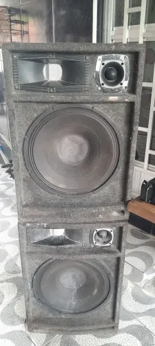 2 caixa de som com amplificador