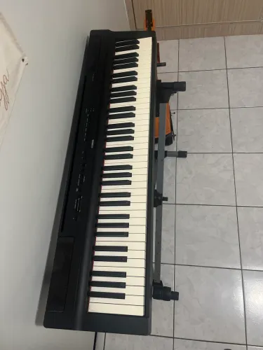 Piano Yamaha P-121 (Defeito na Placa)