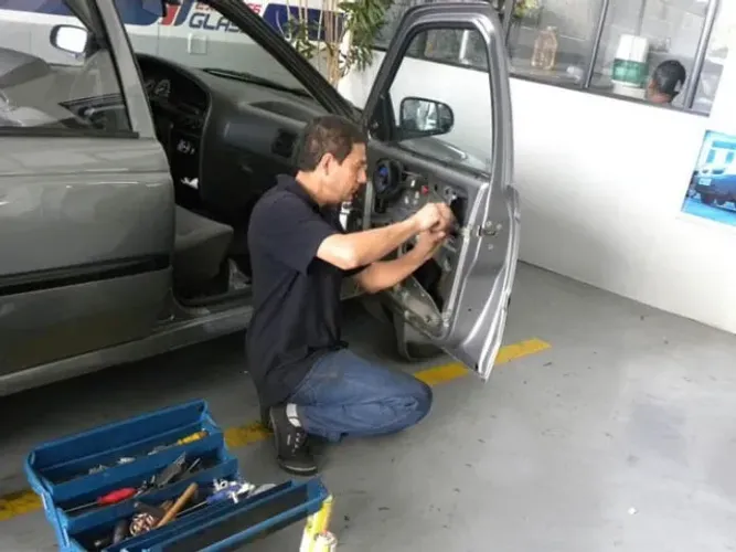 Loja Contrata Instalador de Travas automotivas, Alarmes, Acessórios, Sensor de Ré 