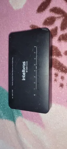 Switch Intelbras SF800 Fast Ethernet 8 portas.