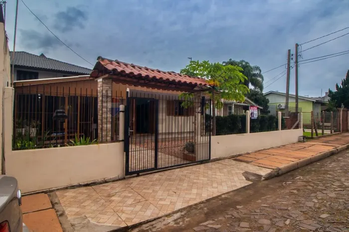 Casa para Alugar com 2 Dormitórios no Bairro Santos Dumont