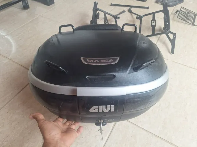 baú givi