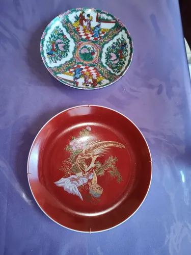 Pratos de parede em louça 