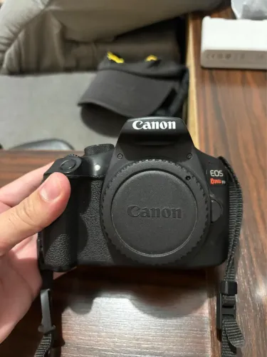Câmera Canon EOS Rabel T6 com lente kit 18-55mm + lente yongnuo 50mm