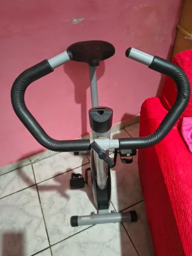 Bicicleta ergométrica conservada