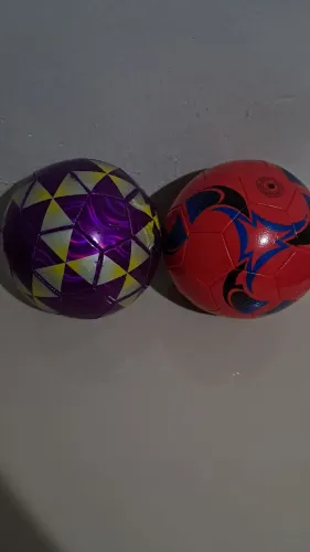 DUAS BOLAS DE FUTEBOL POR 30