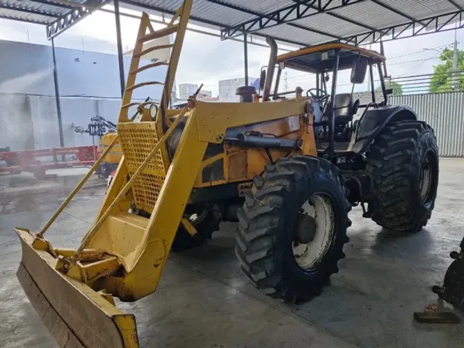 Trator Valtra BH 145 Ano 2015