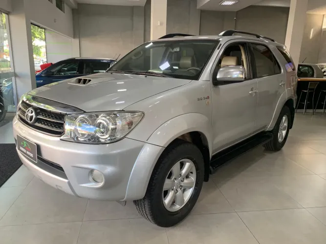 Toyota Hilux SW4 SRV D4-d 4X4 3.0 TDI Dies. AUT 2010