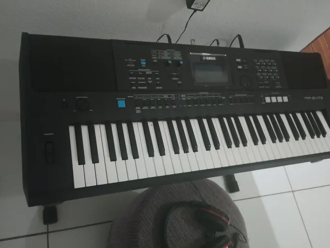 Teclado Yamaha E473