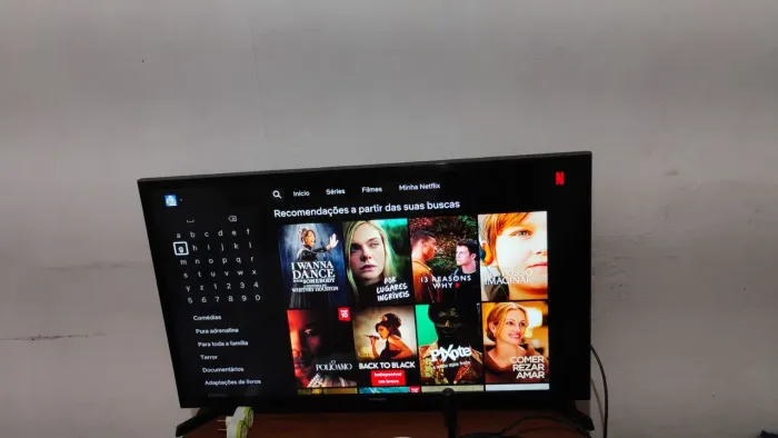 Tv Samsung smart 32 Polegadas semi nova Bem conservada