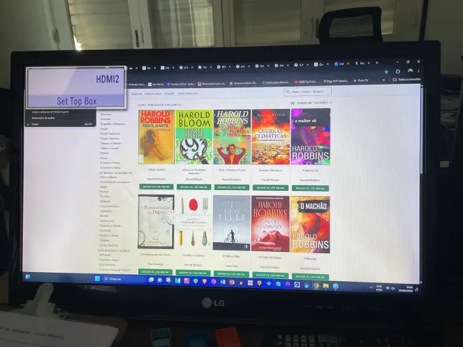 25 Monitor TV para computador com uma tela branca