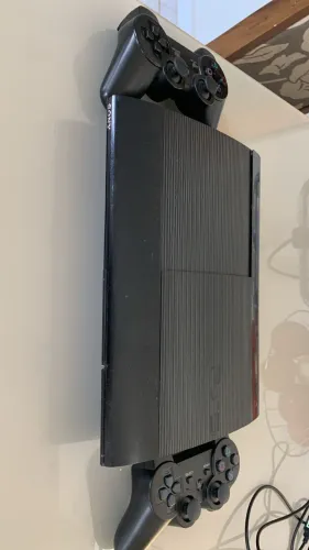 Vendo PS3 desbloqueado com 2 controles inclusos