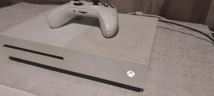 Xbox One S 1 terabyte com controle