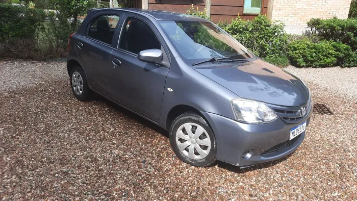 Toyota Etios X 1.3 Flex 16V 5P Mec. 2014