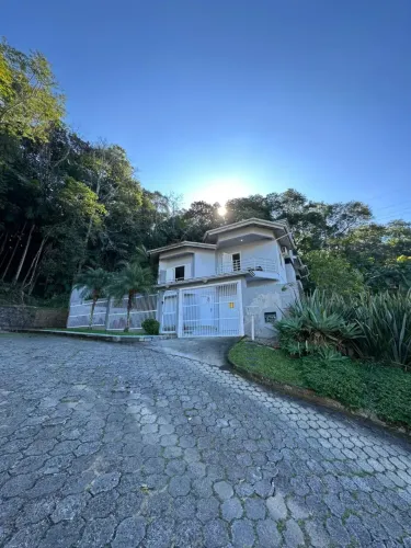 Ampla casa em localização magnifica no Bairro Mina Brasil em Criciúma