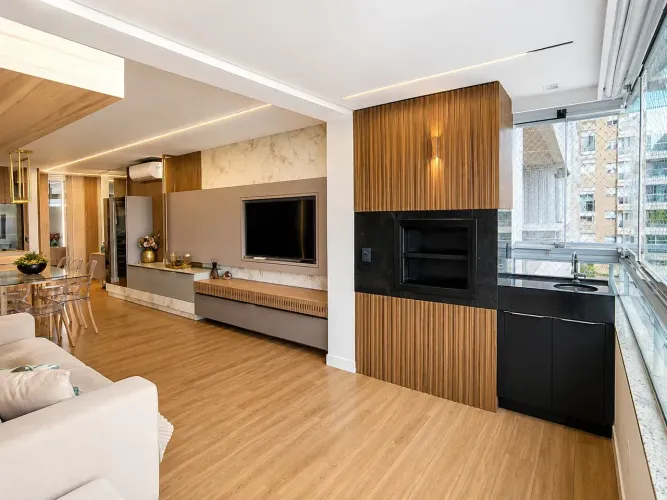 APARTAMENTO AMPLO COM 4 DORMITÓRIOS E LAZER DE CLUBE NO ITACORUBI