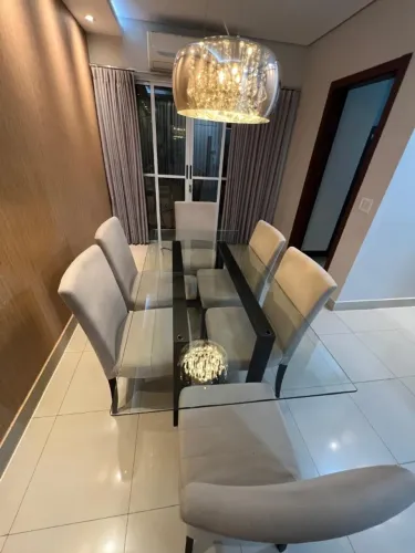 Mesa de jantar retangular com 6 cadeiras