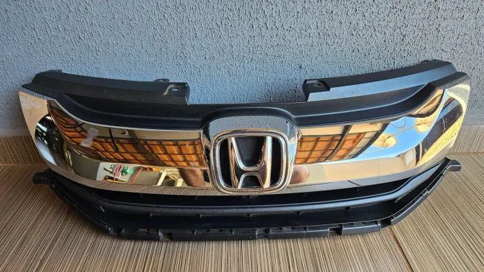 Grade parachoques dianteiro original cromada com emblema Honda City 2015
