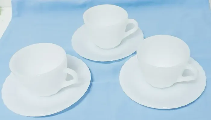 Xícaras de chá em vidro e/ou pires chá e sobremesa   