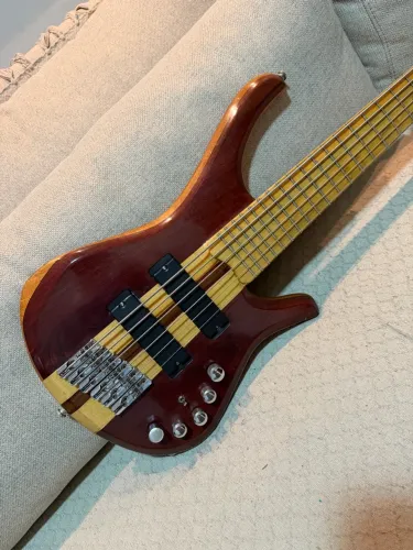 Baixo Mgbass 6 cordas