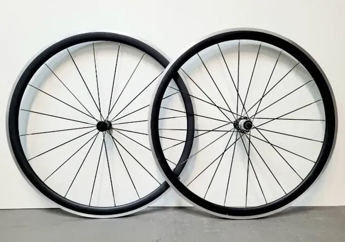 Roda de bicicleta estrada Brave 30mm Clincher ( Rim Brake )