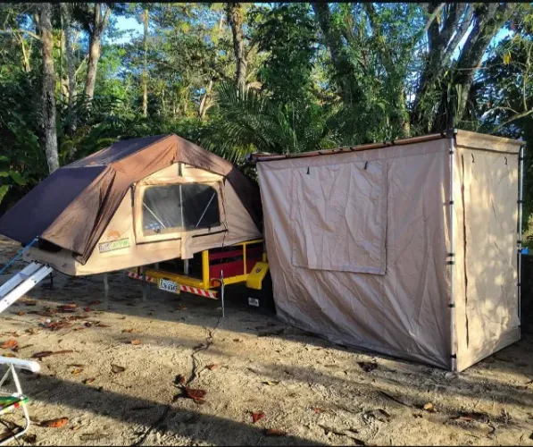CONJUNTO COMPLETO DE CAMPING: CARRETINHA + BARRACA DE TETO + TOLDO COM SALA + BAGAGEIRO